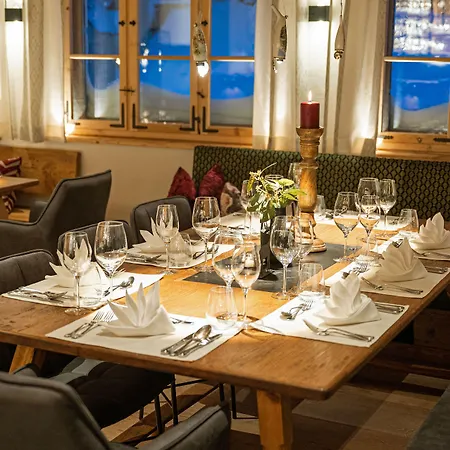 Zehnerkar & 4* اوبرتاورن